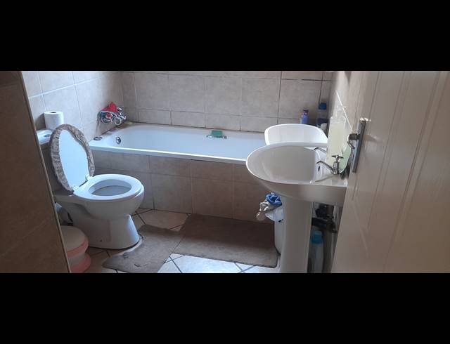 2 BEDROOM TOWNHOUSE FOR SALE IN PHILIP NEL PARK